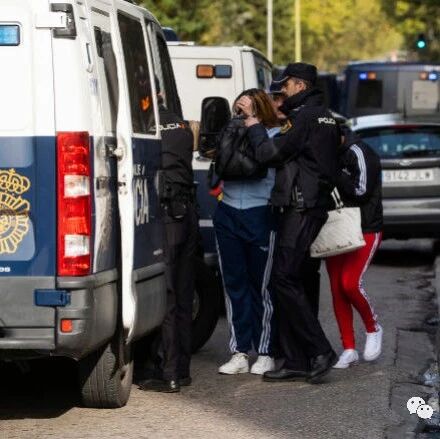 【欧浪网】国家警方封街突查 11名卖淫团伙头目被捕