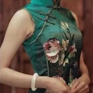 玩玉的女人，不简单