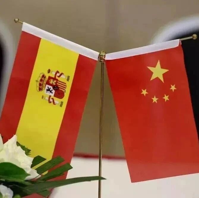 同胞一切安好，祖国便是晴天！——致敬疫情之下坚守海外的同胞们