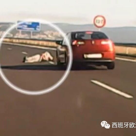 【欧浪网】男子驾车疯狂撞击其他小车  结果自己被撞死