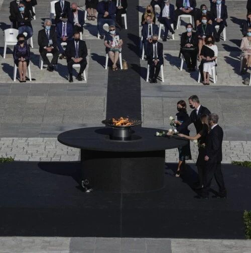 【欧浪网】西班牙举行国家典礼祭奠新冠死亡者 极右翼党派拒绝出席