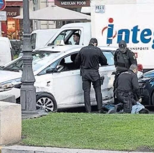 【欧浪网】华人男子持枪上演抢劫窜逃大战 警方围堵最终落网