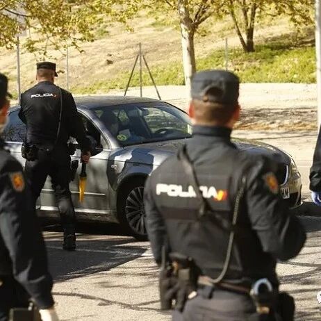【欧浪网】劫匪趁着冷清周末抢劫药房 一商人盗窃两百万口罩转卖