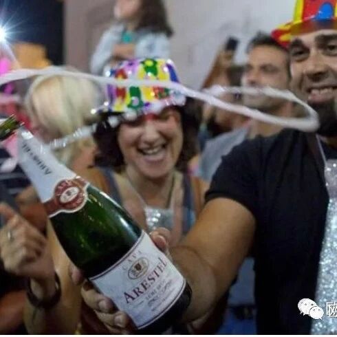 【欧浪网】元旦：等到盛夏8月才庆祝“新年”的西班牙小镇