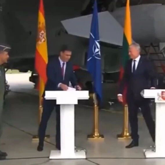 【欧浪网】首相桑切斯遭遇新闻会惊魂  空袭威胁让新闻会紧急中断