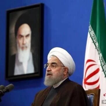 【欧浪网】伊朗核科学家遭暗杀 当地爆发抗议活动：“向美国开战！”