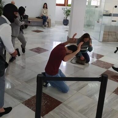 【欧浪网】西班牙拍警匪片让警方以为真打劫  差点开枪和演员搏火