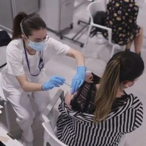 【欧浪网】西班牙周末新增9500例  住院患者显著下降  自治区开始发放疫苗护照