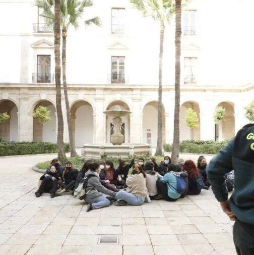 【欧浪网】瓦伦西亚女权分子进占中央政府代表处进行抗议