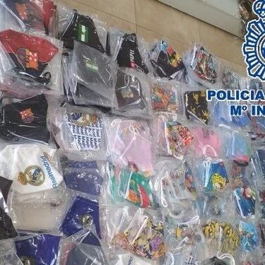 【欧浪网】​警方在马拉加华人仓库没收1.1万冒牌口罩  拘捕四名华商