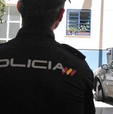 【欧浪】酒吧老板日夜打老虎机输大钱   报假案骗保险被捕