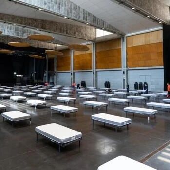 【欧浪网】疫情严重！ 萨拉戈萨市搭建方舱医院应付严重爆发