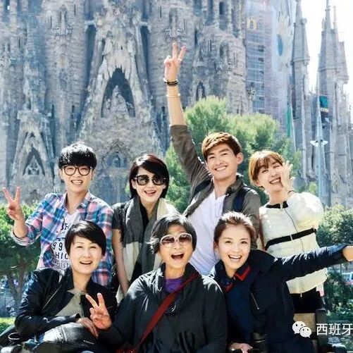 【欧浪网】中国游客为巴塞圣家堂疯狂打call 成为“风景线”