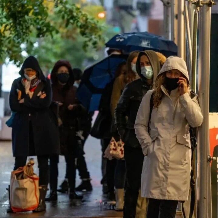 【欧浪】“脏手套”、伪造接种护照、医疗系统腐败…欧美多国严打“疫情造假”乱象