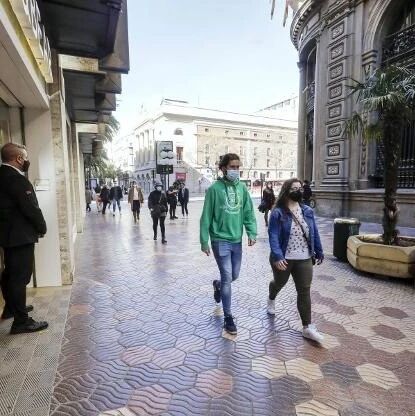 【欧浪网】注意！瓦伦西亚市中心女扒手频繁在商店和银行附近作案