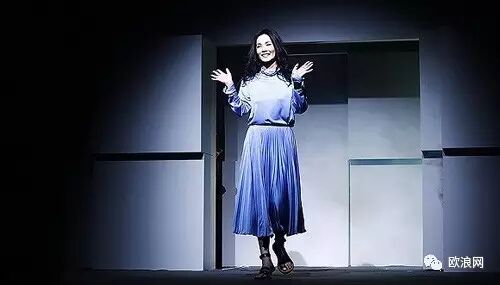 【欧浪网】王菲演唱会真崩了!跑调走音辣耳朵 传奇落幕