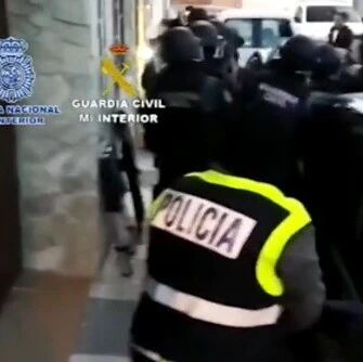 【欧浪网】 大型家族贩毒组织被团灭   22名华人落网