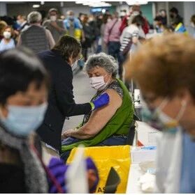 【欧浪网】接种计划被打乱  卫生部头疼接种了阿斯利康疫苗的人怎么办