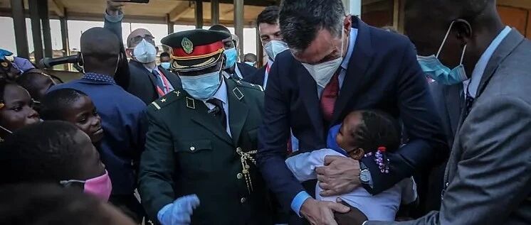 【欧浪网】西班牙日增破万  首相怀疑马德里隐瞒疫情   阿尤索反击首相是“贼”