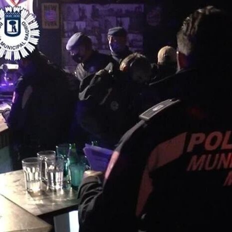 【欧浪网】抓不完！严重疫情阻止不了人们违法举行跨年夜庆祝