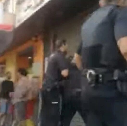 【欧浪网】 一男子大闹百元店  反将警察告上法庭