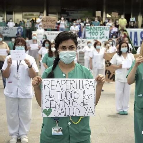 【欧浪网】马德里新冠患者住院率显著激增  450名医护抗议示威