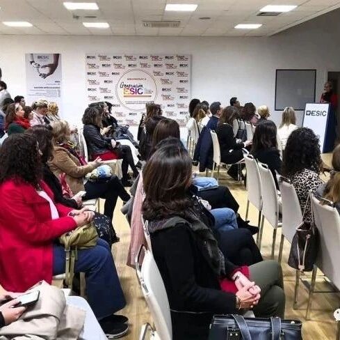 我们与女性经理，企业家和ICT专业人员一起举行了 “女性的领导和改变” 这一活动