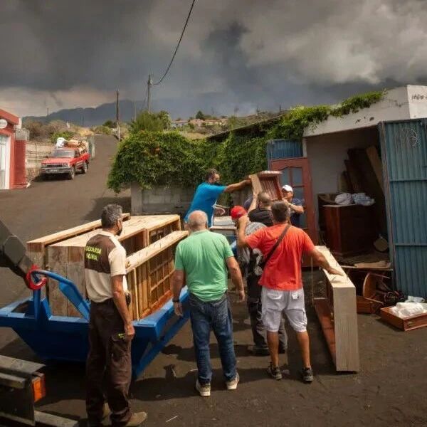 【欧浪】西班牙拉帕尔马岛火山喷发以来 疏散居民近6600人