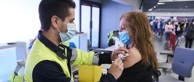 【欧浪网】卫生部决定40-49岁可以接种强生疫苗  多数华人将接种辉瑞