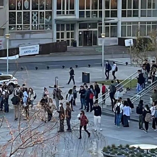 【欧浪】西班牙一所大学发生枪击案 袭击者持散弹枪进入校园开枪