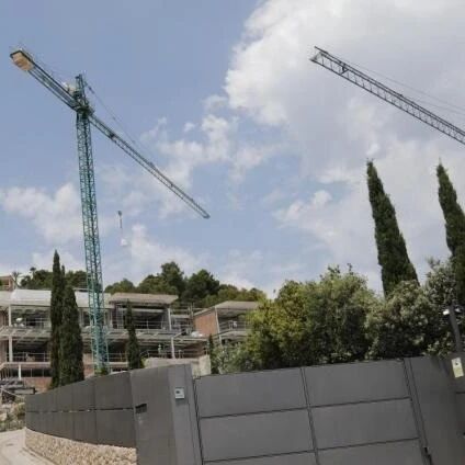 【欧浪网】海岛工地发生严重工伤事故  一名华人以严重伤势入院抢救