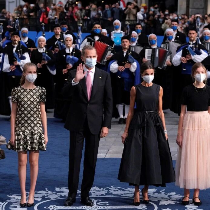 【欧浪】​阿斯图里亚斯公主奖颁奖典礼  国王二公主穿王后10年前旧衣服出席