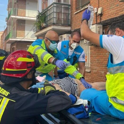 【欧浪网】马德里华人妇女阳台浇花时失足坠楼  已脱离危险