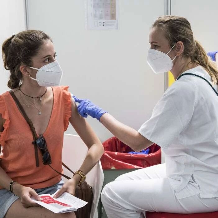 【欧浪网】西班牙日增降至1.5万例  阿拉贡可以在药房申请疫苗护照  Cantabria再宵禁14天