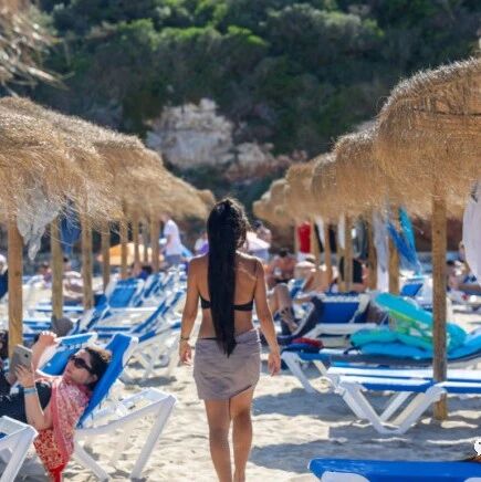 【欧浪网】下血本挽救旅游  西班牙给游客免费检测  免费住酒店做隔离