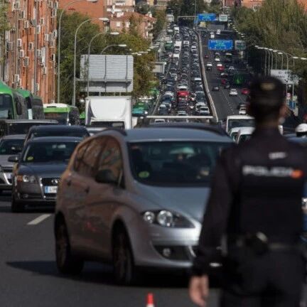 【欧浪网】马德里又有七个地区被隔离 昨天大量汽车开出马德里