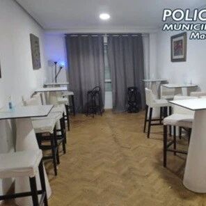 【欧浪网】拉嫖客拉到便衣警察 地下妓院被查70多人全未戴口罩