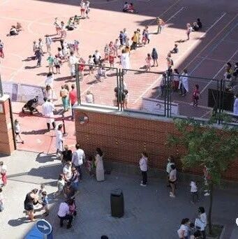 【欧浪网】进退两难 再不送小孩上幼儿园 将取消学位