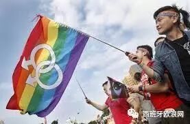 【欧浪网】骄傲节准备彩蛋 游行婚车为同性情侣办婚礼
