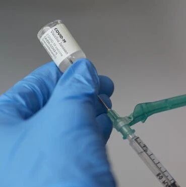 【欧浪网】疫苗接种年龄越来越接近华人多数群体  年轻人7月接种