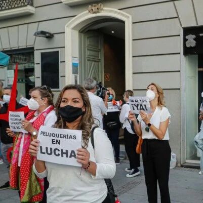 【欧浪网】 病毒疫情让行业极度萧条 西班牙理发美容业示威要求减税