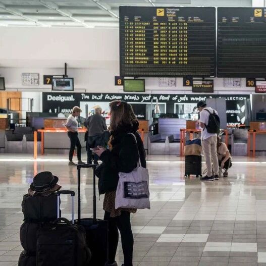 【欧浪网】严重失职  一名新冠患者从马德里登机抵达海岛