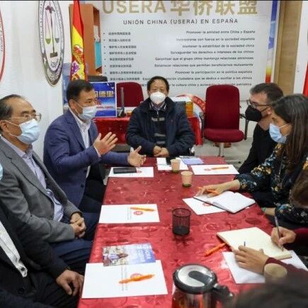 【欧浪网】马德里左派造访马德里唐人街  与华商亲切互动