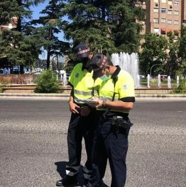 【欧浪网】司机注意！马德里警员巡逻市面专抓污染车