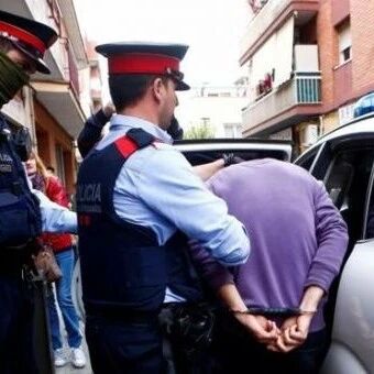【欧浪网】为一欧元刺伤巴塞罗那食品店老板的两恶少被警方逮捕