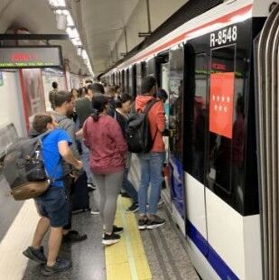 【欧浪网】 政府征用私立医疗资源  建议老人及疾病患者避免搭乘公共交通工具