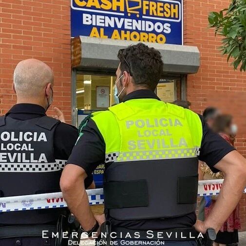 【欧浪网】三劫匪打劫塞维利亚超市  一名劫匪被警方当场击毙