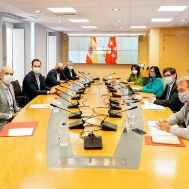 【欧浪网】师生感染严重 政府竟通报学校无事 卫生部长呼吁马德里必须下决心行动