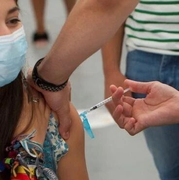 【欧浪网】莫德纳疫苗半年内对多个变种有效  记录一例死亡后 南部不再对40岁群体接种强生疫苗