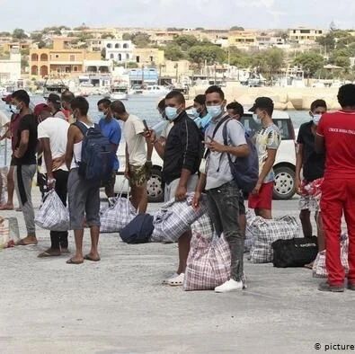 【欧浪网】滞留意大利海岛：谁来接纳移民？